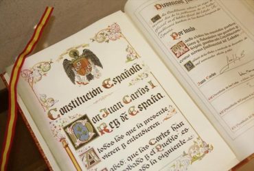 Domina la Constitución Española: Clave para superar tu oposición